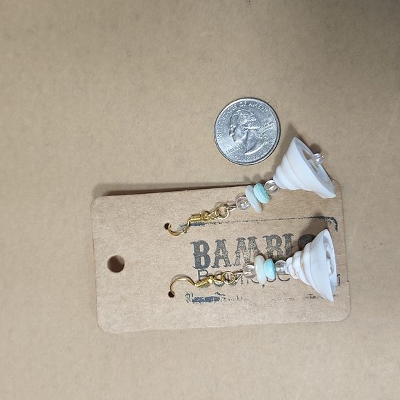 5/$25🌴Handmade Sea Shell Mermaid Vibes Earrings - Picture 3 of 4